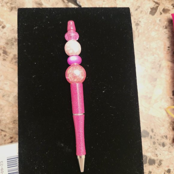Unique Valentine's Day themed pen with black ink and a replacement cartridge - Picture 1 of 8